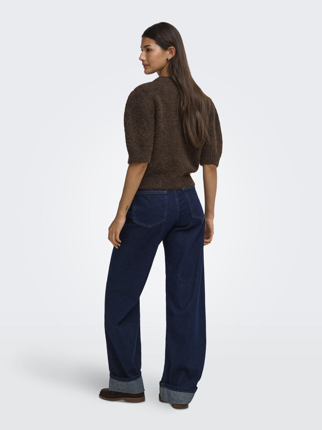 model_shot-back